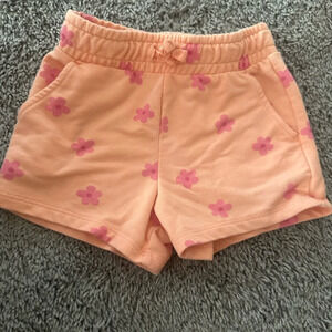 Girl printed shorts.